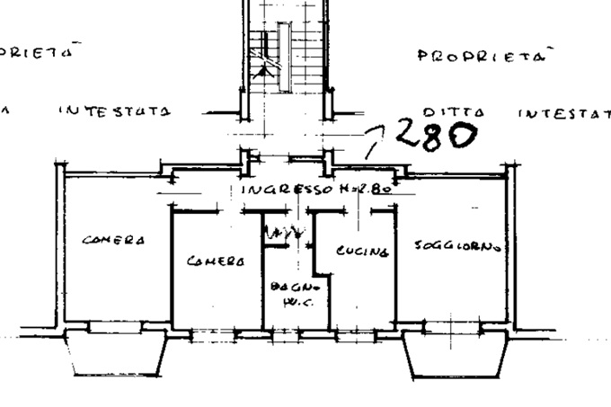 Planimetria dell'appartamento: ingresso, tre camere, cucina abitabile e bagno